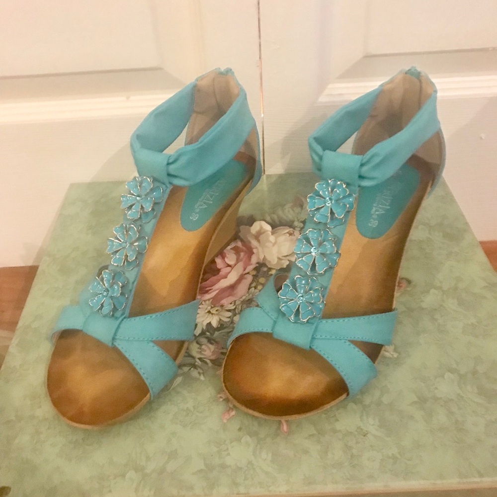 💐👡Beautiful turquoise flower sandals 💐👗